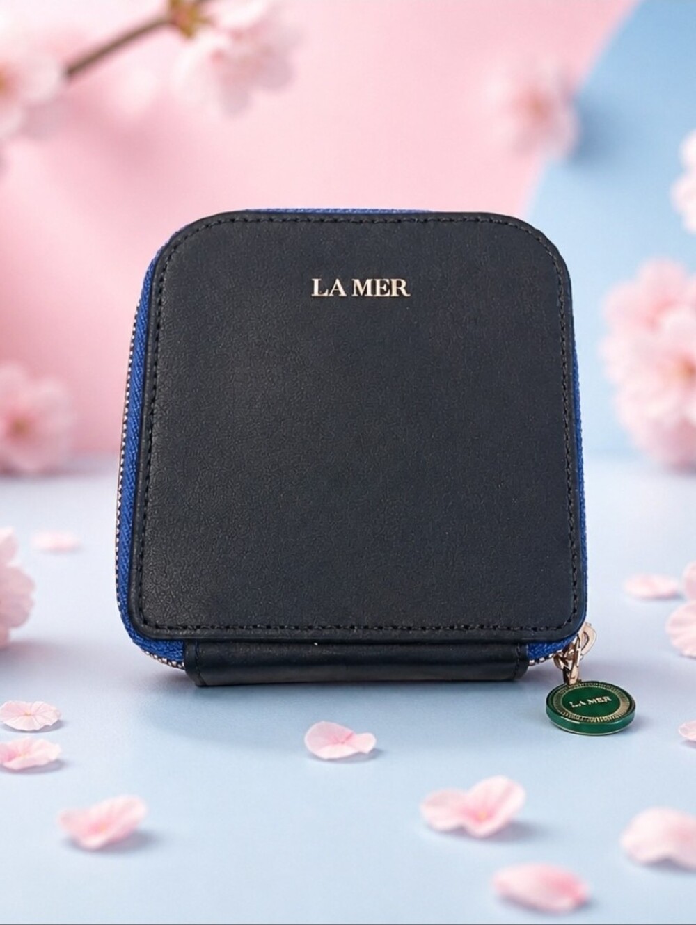 Blue La mer Compact Make Up Case 4"x4